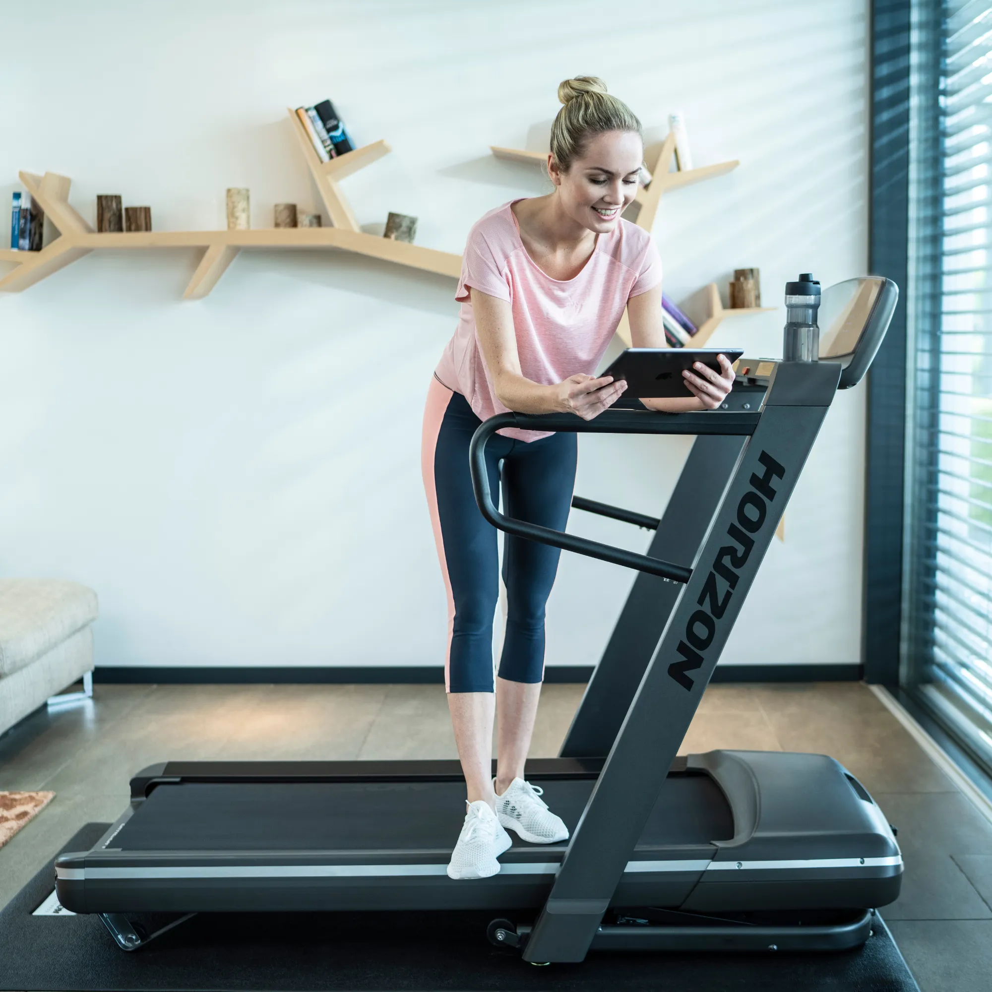Horizon Omega Z-02 @Zone Treadmill