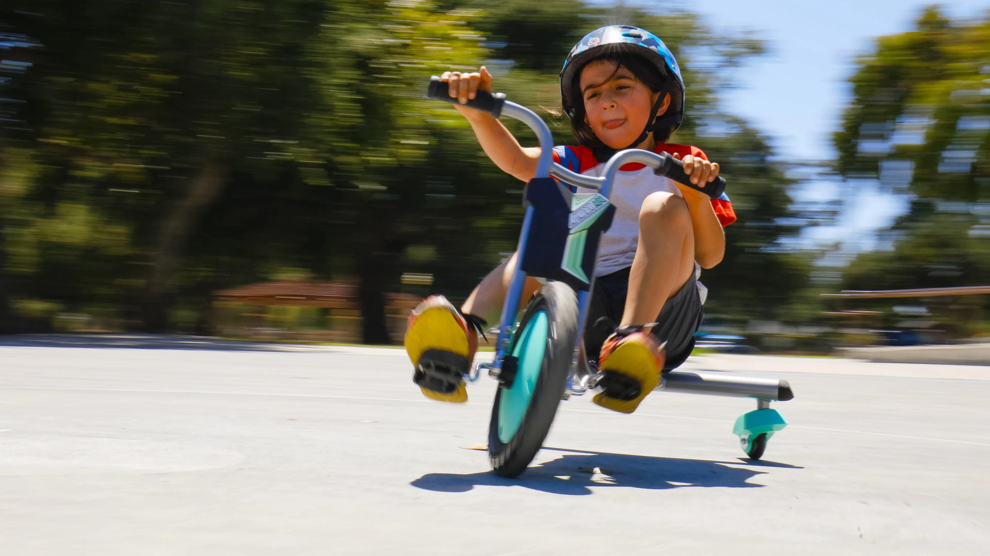 Razor RipRider 360 Mini - Teal, 360 Degrees Caster Tricycle, Easy Drifting, for Child Ages 3 