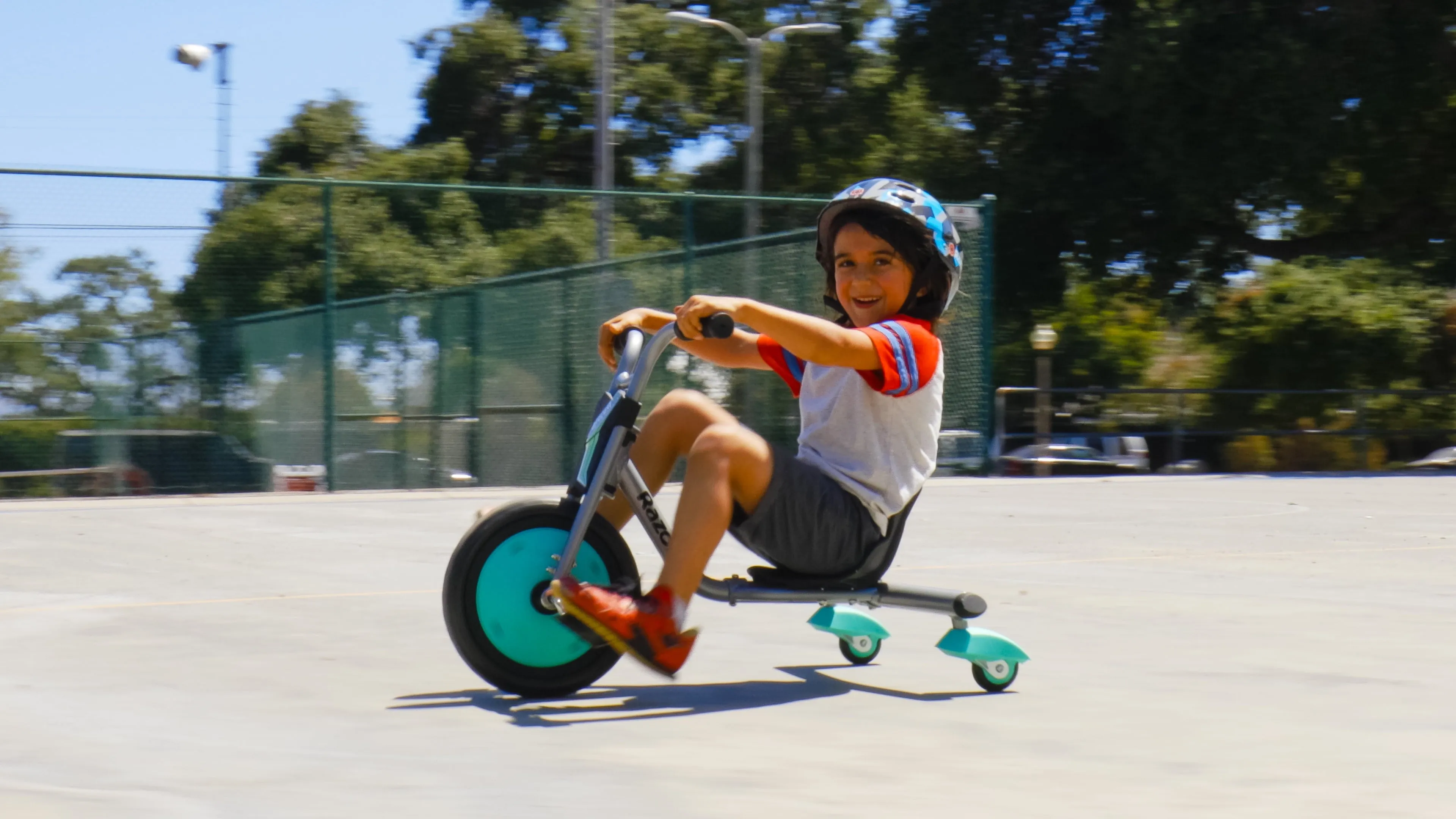 Razor RipRider 360 Mini - Teal, 360 Degrees Caster Tricycle, Easy Drifting, for Child Ages 3 